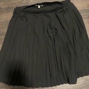 black pleated skirt